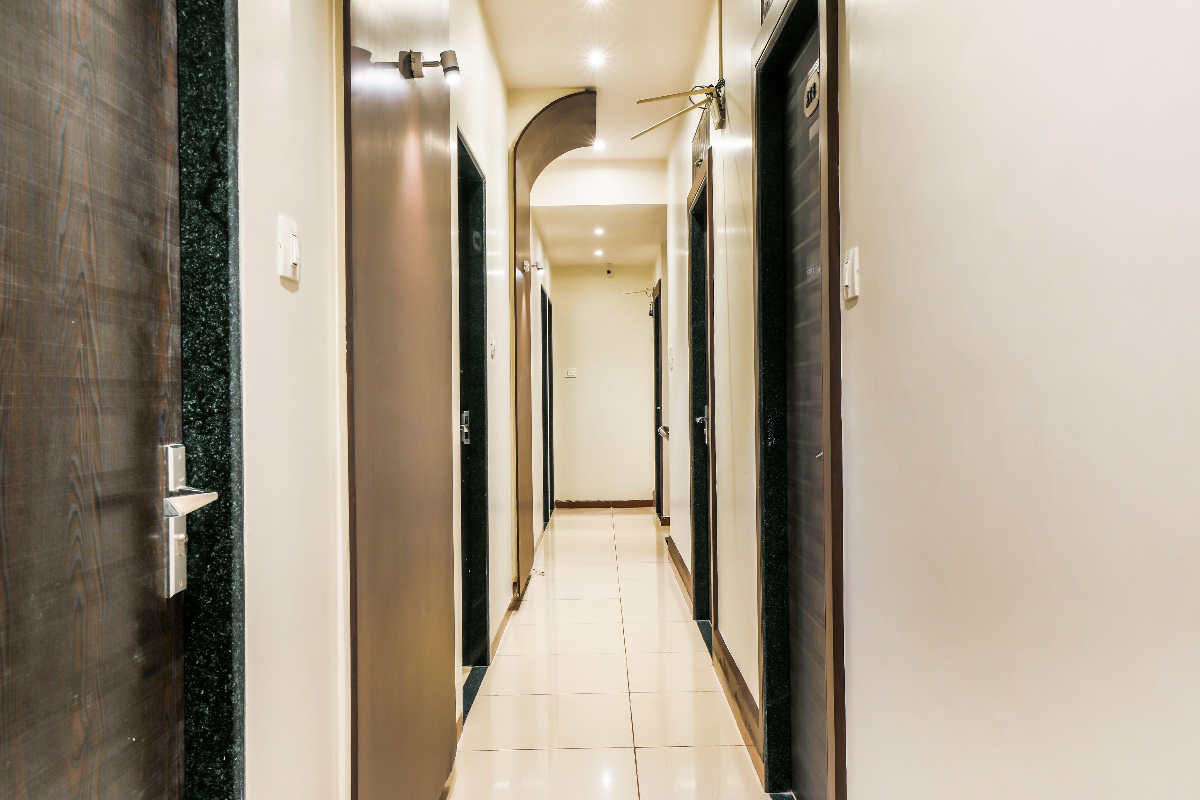 Fabhotel Adore Inn — Photos 2